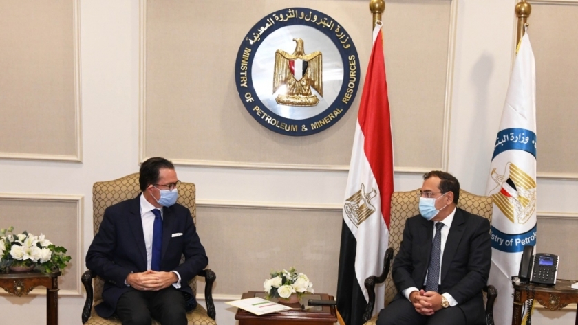 وزير البترول يستقبل السفير الفرنسي بالقاهرة