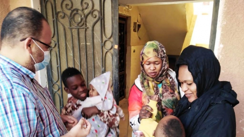 محافظ أسوان: جهود وزارة الصحة تجعل مصر خالية من شلل الأطفال
