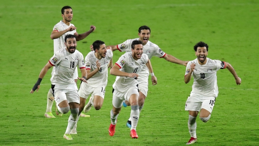 فرحة لاعبي منتخب مصر بالفوز على الكاميرون