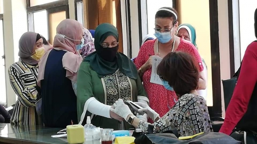 تطعيم كورونا في حي شرق الإسكندرية
