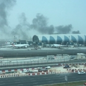مطار دبي أثناء اندلاع النيران بالطائرة