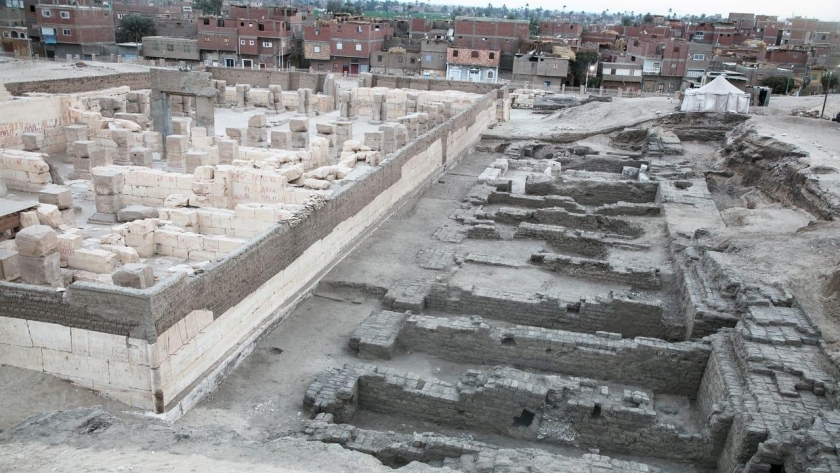 الكشف عن ودائع أساس ومخازن معبد رمسيس الثاني بأبيدوس