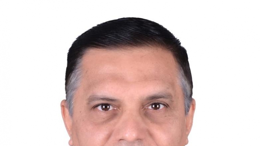 الطيار محمد منار عنبه .. وزير الطيران المدني