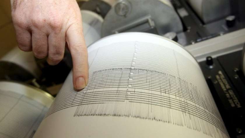 زلزال بقوة  4.9 درجة على مقياس ريختر يضرب غرب دير الزور السورية