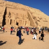 بعد فتح طريق أبوسمبل بأسوان.. معبد رمسيس الثاني يستقبل 1500 سائح من 9 جنسيات أجنبية