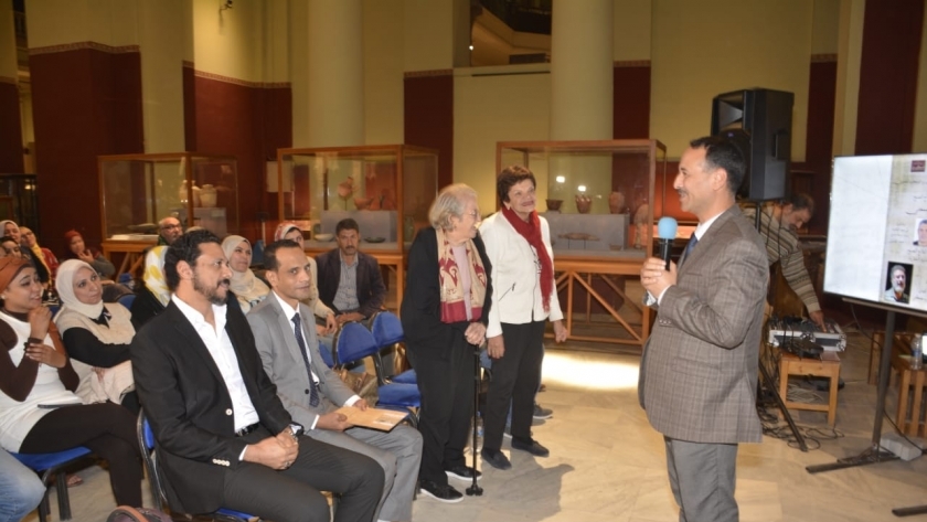 الدكتور على عبدالحليم مدير المتحف المصري بالتحرير خلال إطلاق المبادرة
