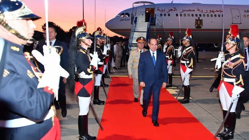 الرئيس عبدالفتاح السيسى خلال وصوله إلى باريس للمشاركة فى قمة مجموعة الدول السبع