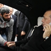 أردوغان خلال حديثه مع الرجل