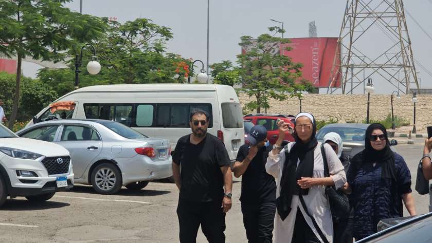 وصول حسام حسني إلى ساحة مسجد الشرطة