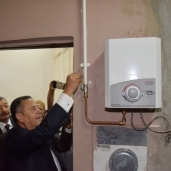 بالصور| محافظ بني سويف يطلق إشارة تشغيل الغاز الطبيعي في أول قرية بمركز ناصر