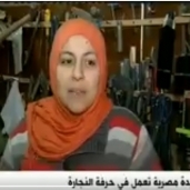 أول سيدة مصرية تعمل في "النجارة"