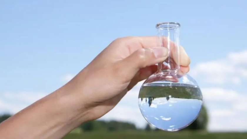 إنتاج الماء من الهواء