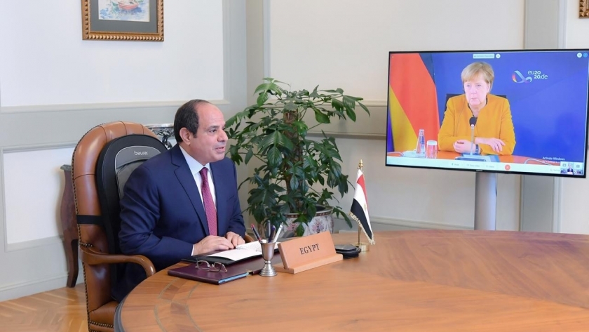 الرئيس عبدالفتاح السيسي خلال اتصاله بـ"ميركل"