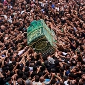 الشيعة يحيون ذكرى وفاة الإمام موسى الكاظم في شمال بغداد