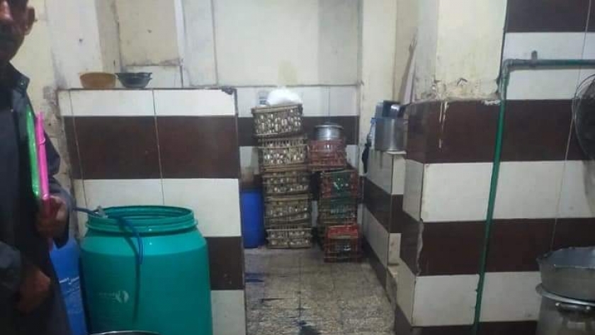 إعدام أغذية منتهية الصلاحية وتحرير 37 محضرا في مركز سمسطا ببني سويف