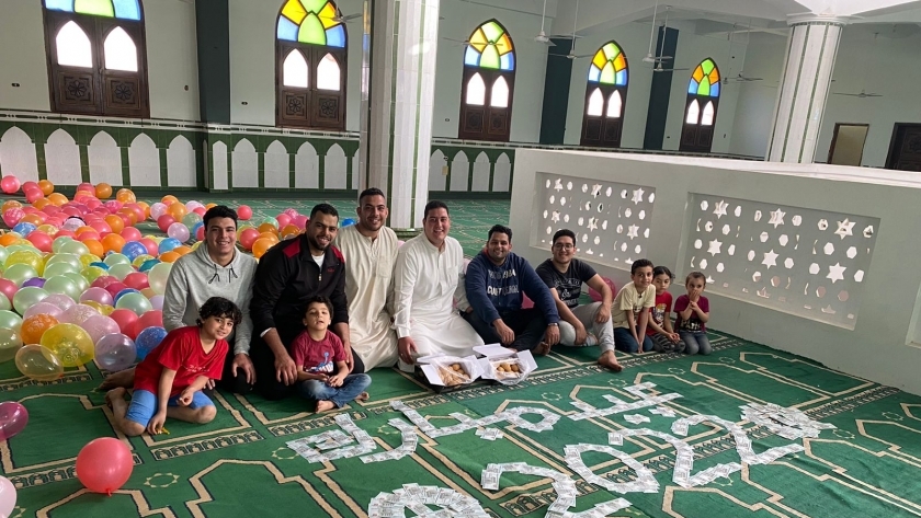 تزيين مسجد لصلاة عيد الفطر بكفر الشيخ