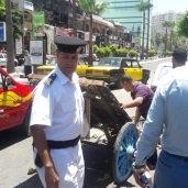 إزالة تعديات الطريق العام بـ"سموحة" شرق الإسكندرية
