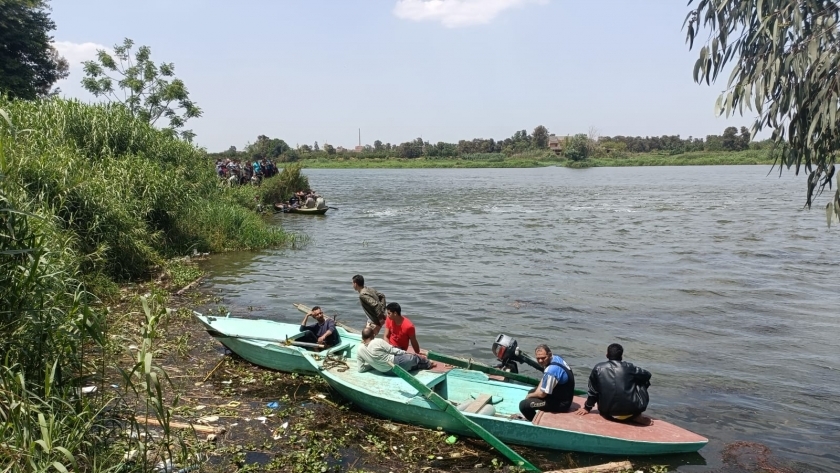البحث عن غريق في نهر النيل بكفرشكر