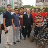 اختبار سيارة سباق صممها طلاب هندسة الزقازيق بحضور رئيس الجامعة
