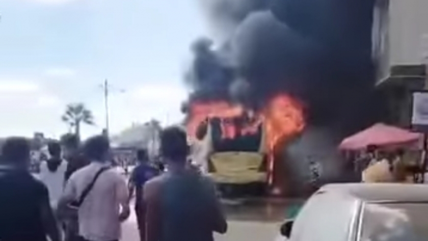 حريق في أتوبيس علي كورنيش مطروح