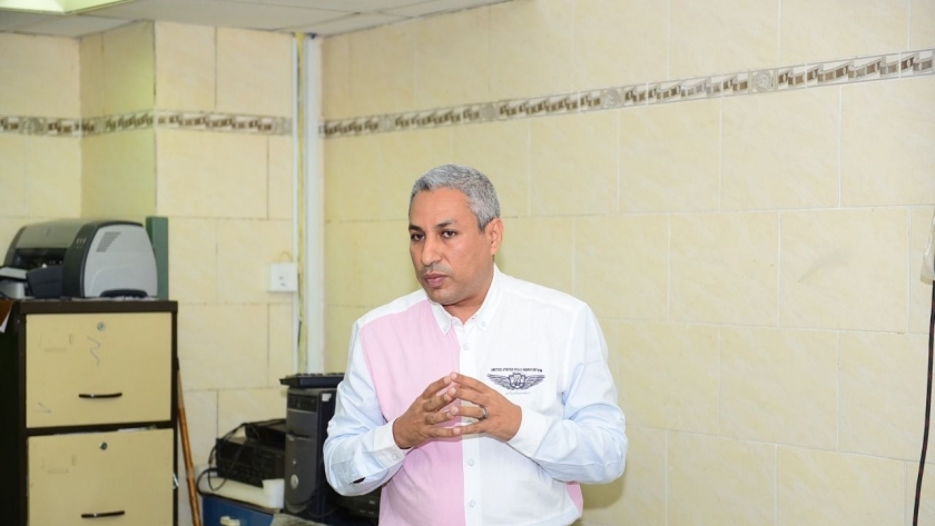 الدكتور محمد صبري أثناء تدريب الأطباء