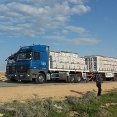 جانب من الشاحنات بالسلوم المتجهه الى ليبيا - صورة ارشيفية