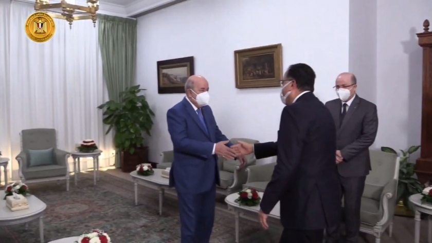 مدبولي ينقل تحيات السيسي للرئيس الجزائري (فيديو وصور)