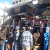 اقبال من المواطنيين بالغردقة على منافذ بيع اللحوم المخفضة