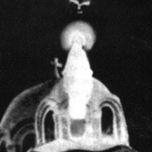 صورة لما قيل إنه ظهور العذراء على قباب كنيسة الزيتون
