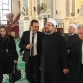 دخول نائبة بورسعيد المسجد دون غطاء شعر بصحبة جمعة وعلام