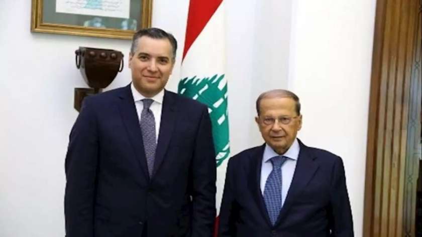 الرئيس اللبناني ميشال عون مع مصطفى أديب