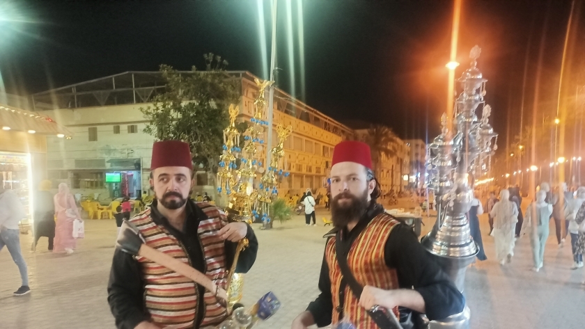 ابو جواد وابو على شقيقان يبيعات عصير التوت الشامى برأس البر