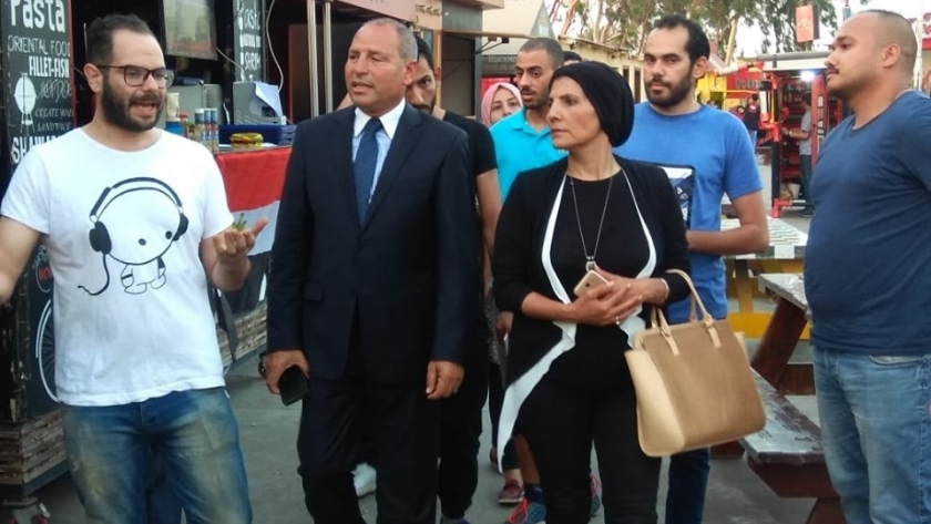 نائب محافظ القاهرة يزور شارع مصر