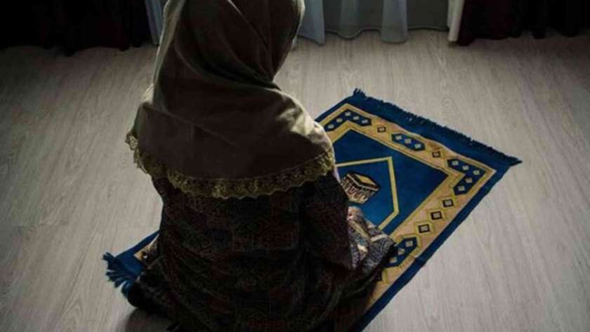 حكم تأخير صلاة المغرب في رمضان