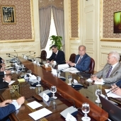 رئيس الوزراء  خلال اجتماعه برؤساء تحرير الصحف القومية