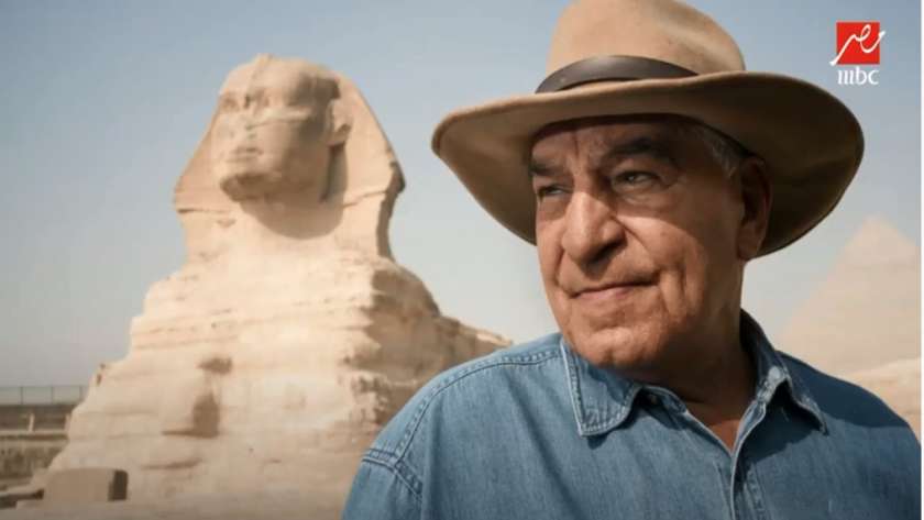 الدكتور زاهي حواس عالم الأثار المصري