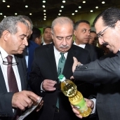رئيس الوزراء خلال افتتاح معرض «أهلاً رمضان»