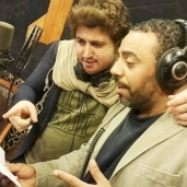 الفنان محمد كامل و الملحن نوري عيد خلال التحضير للأغنية