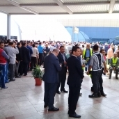 وزير الطيران المدنى يتفقد لجان الانتخابات بمطار القاهرة الدولى
