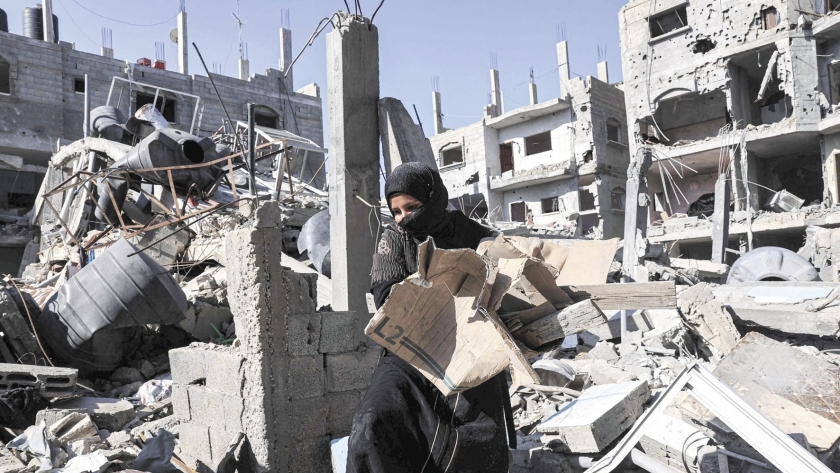 آثار تدمير المنازل بسبب القصف الإسرائيلي المتواصل على قطاع غزة