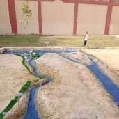 مجسم لخريطتي "مصر واليابان" على أرضية فناء مدرسة يابانية في بني سويف