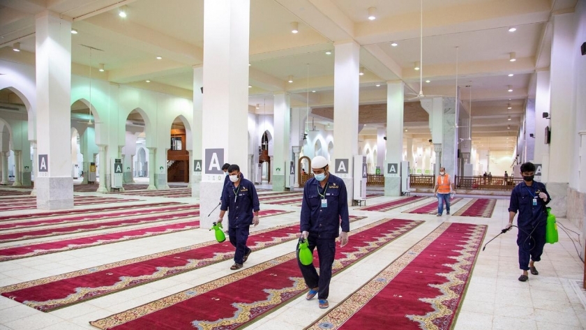 المساجد تتهيأ للصلاة