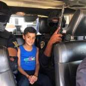 طفل الشروق بعد تحرير من قِبل قوات الشرطة