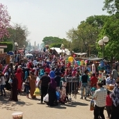 بالصور| استمرار توافد المواطنين على الحدائق للاحتفال بشم النسيم بالشرقية