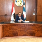 وزير البترول خلال الاجتماع