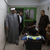 وكيل الأزهر يتوجه للمدينة ومستشفى الحسين ويطمئن على المصابين