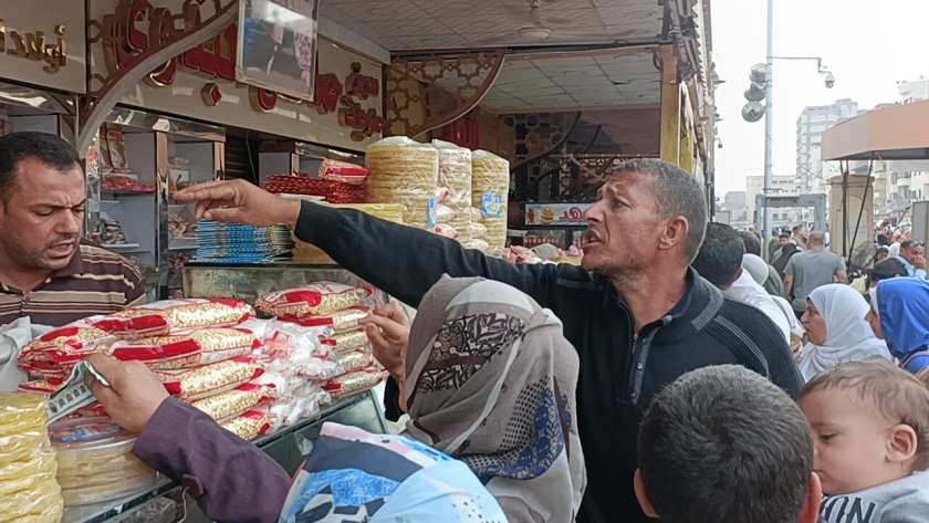 بيع الحمص والحلوى بجوار السيد البدوي بطنطا