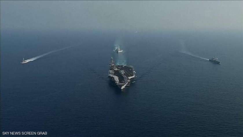 الجيش الصيني يتعقب مدمرة أمريكية خلال مرورها ببحر الصين