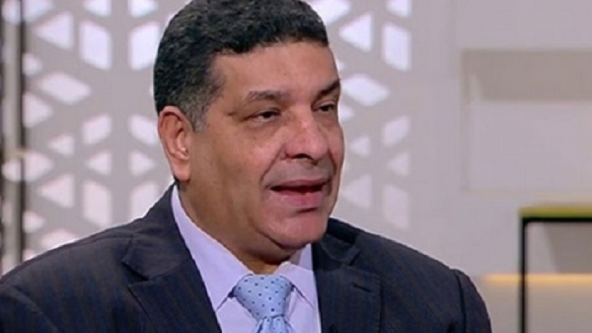 أشرف أبو الهول، مدير تحرير جريدة الأهرام