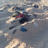 بع الجثث لصمريين مهاجرين غير شرعيين التى عثر عليها الاجهزة الامنية فى ليبيا تكسوها الرمال بصحراء طبرق
